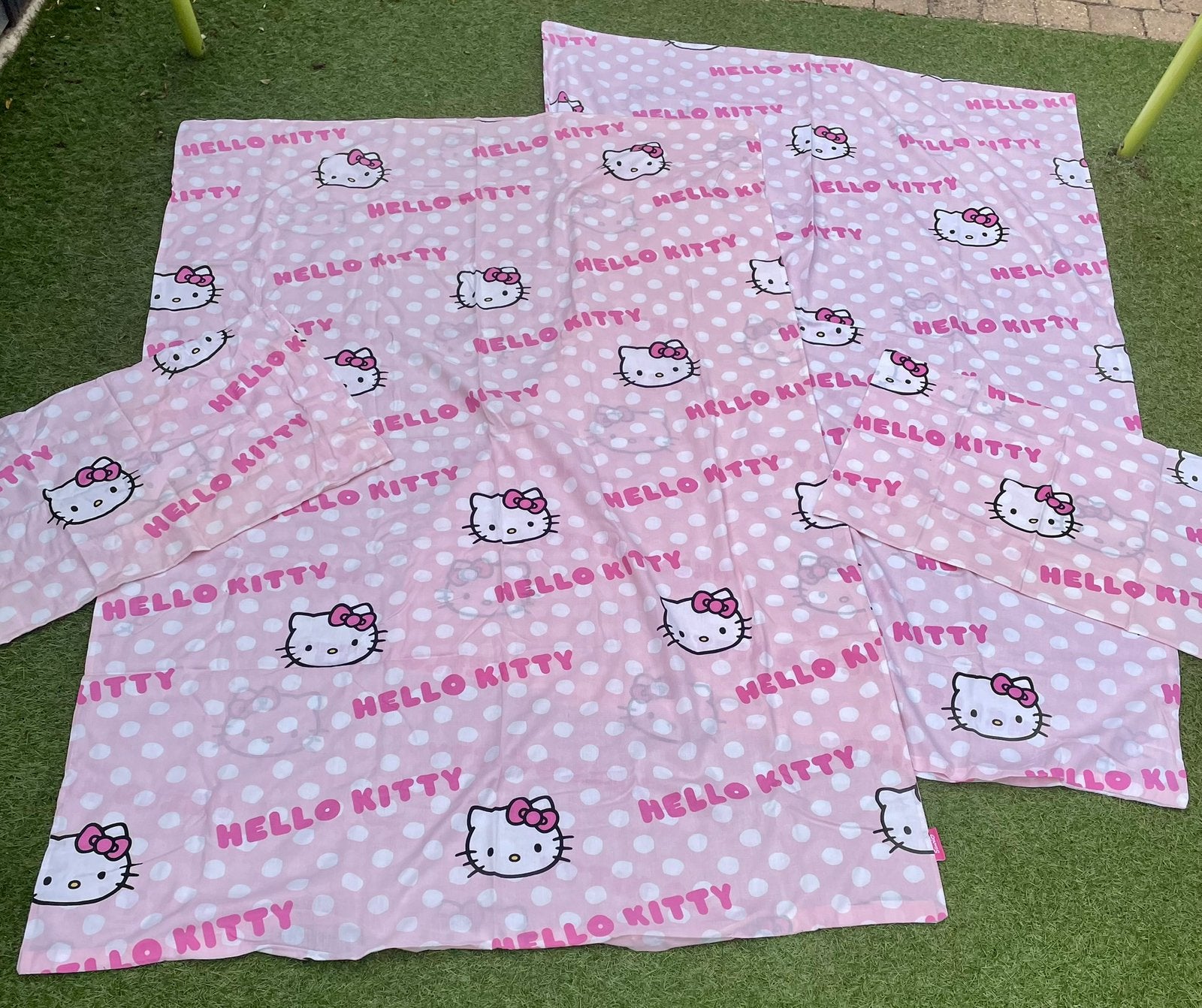 TE KOOP: 2 dunne dekbedovertrekken van Hello Kitty ZGAN, Meisje, Wasbaar, Ophalen of Verzenden, Zo goed als nieuw