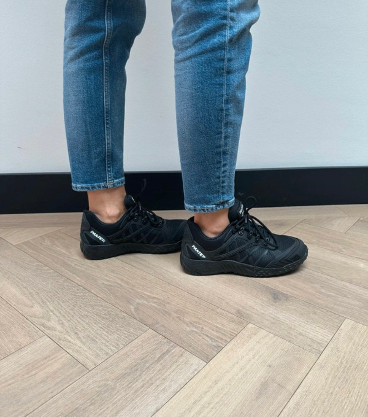 Zwarte schoenen NIEUW!!, Kleding | Dames, Ophalen of Verzenden, Zo goed als nieuw, Zwart, Sneakers of Gympen