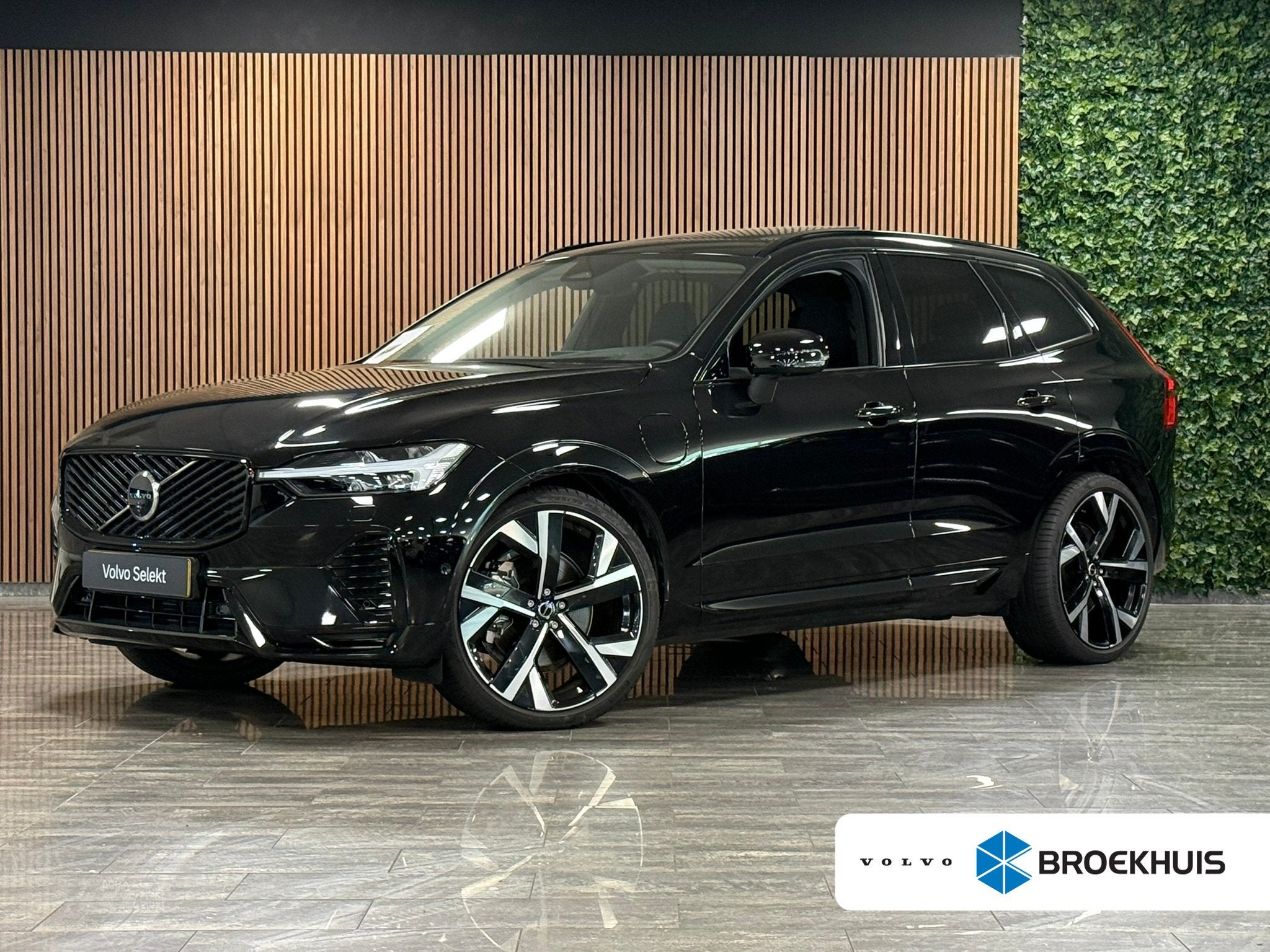 Volvo XC60 T6 AWD Recharge Ultra Dark, 12 maanden, Gebruikt, 4 cilinders, 150 min