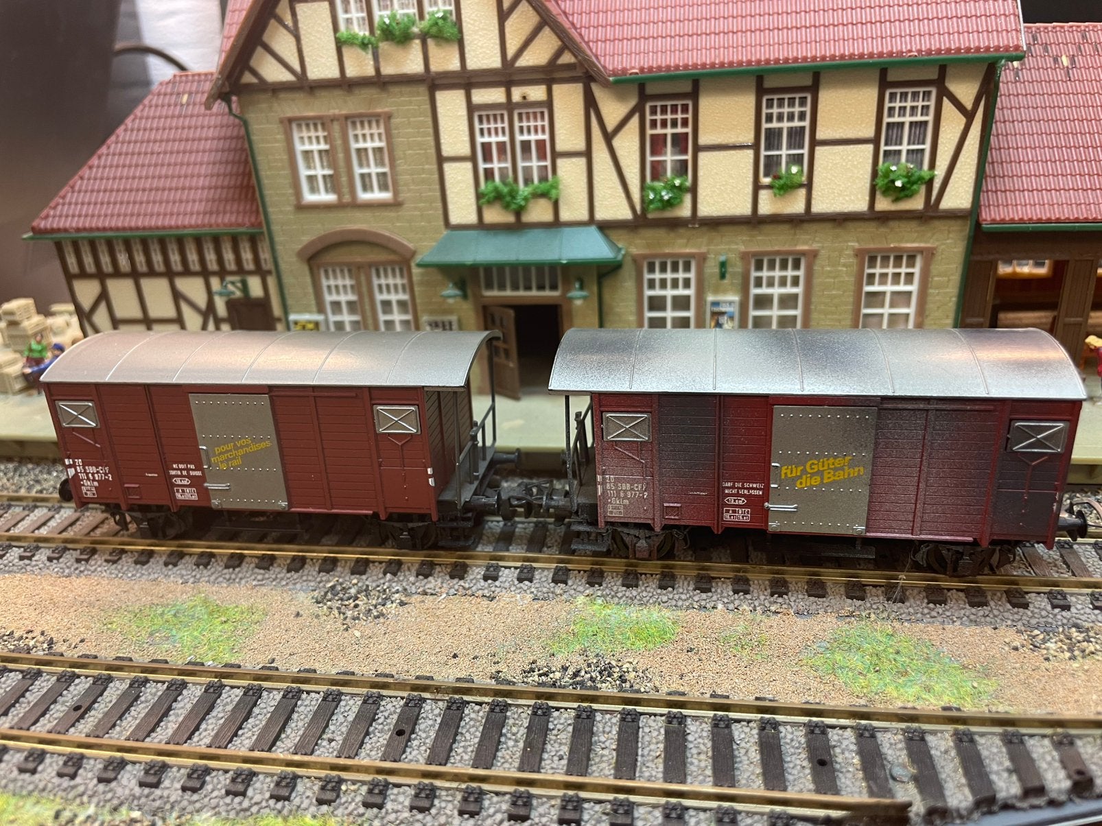 Twee heerlijke bagage wagens van Liliput. HO, Gelijkstroom, Wagon, Ophalen of Verzenden, Zo goed als nieuw