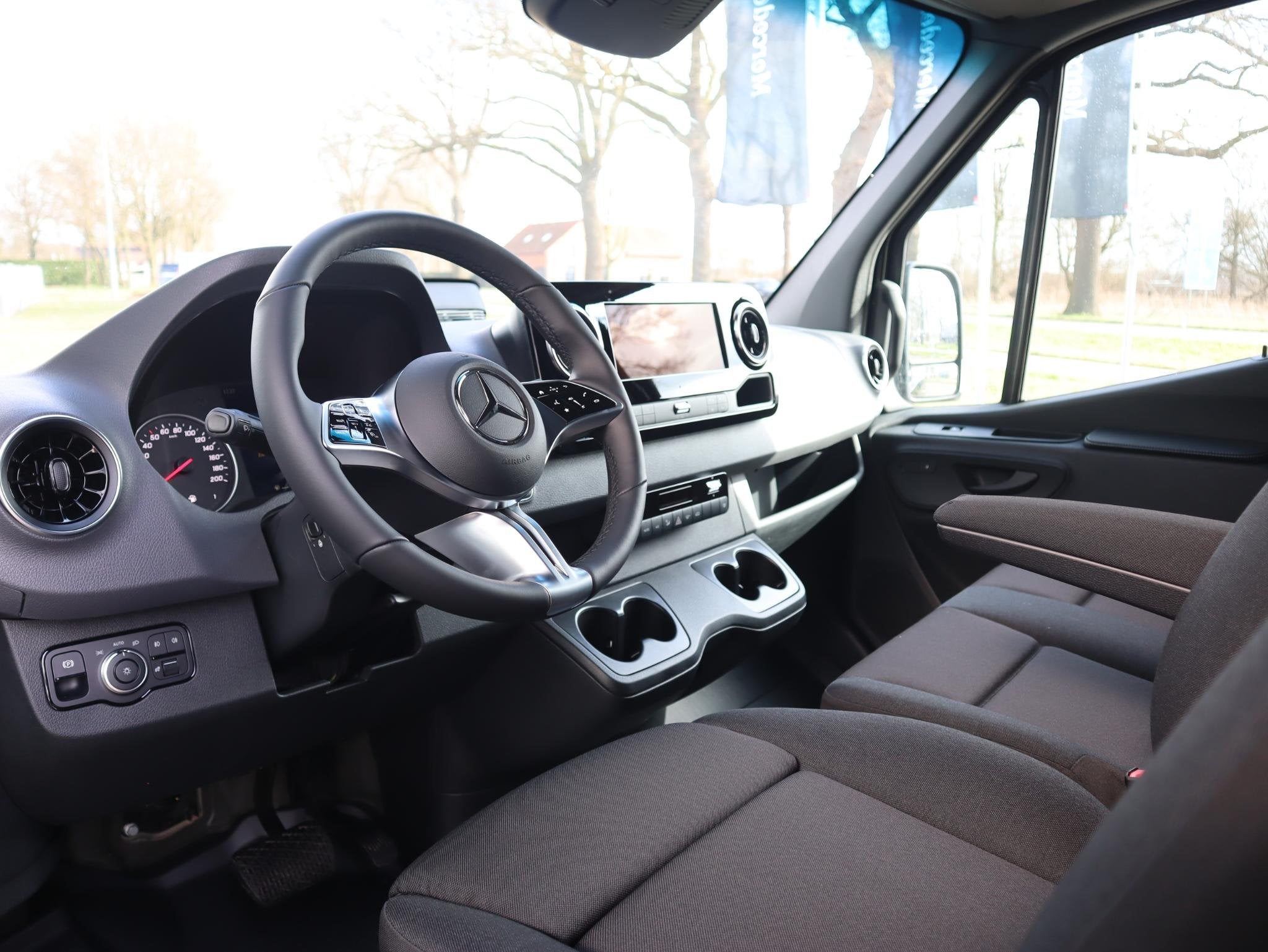 Mercedes-Benz Sprinter 319 CDI L2H2 SELECT DISTRONIC 2x SCHU, Automaat, Gebruikt, Zwart, Bedrijf