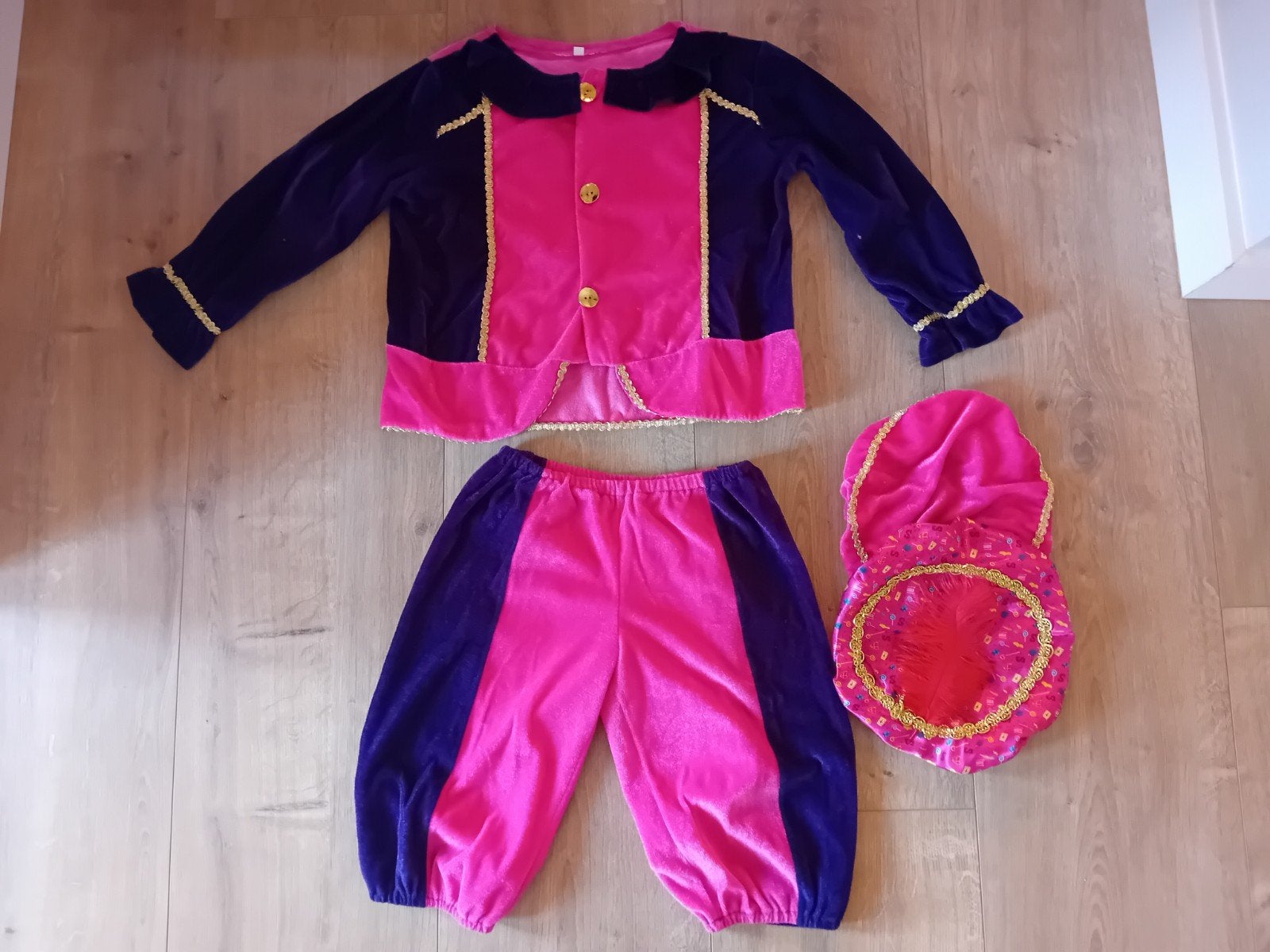 Pietenpak 4-6 jaar inclusief 2 mutsjes, Ophalen of Verzenden, Gebruikt