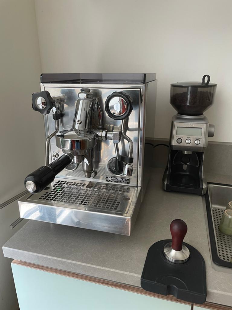 Rocket Cellini espresso machine inclusief Solis bonenmaler, Ophalen, Afneembaar waterreservoir, Gebruikt, Espresso apparaat
