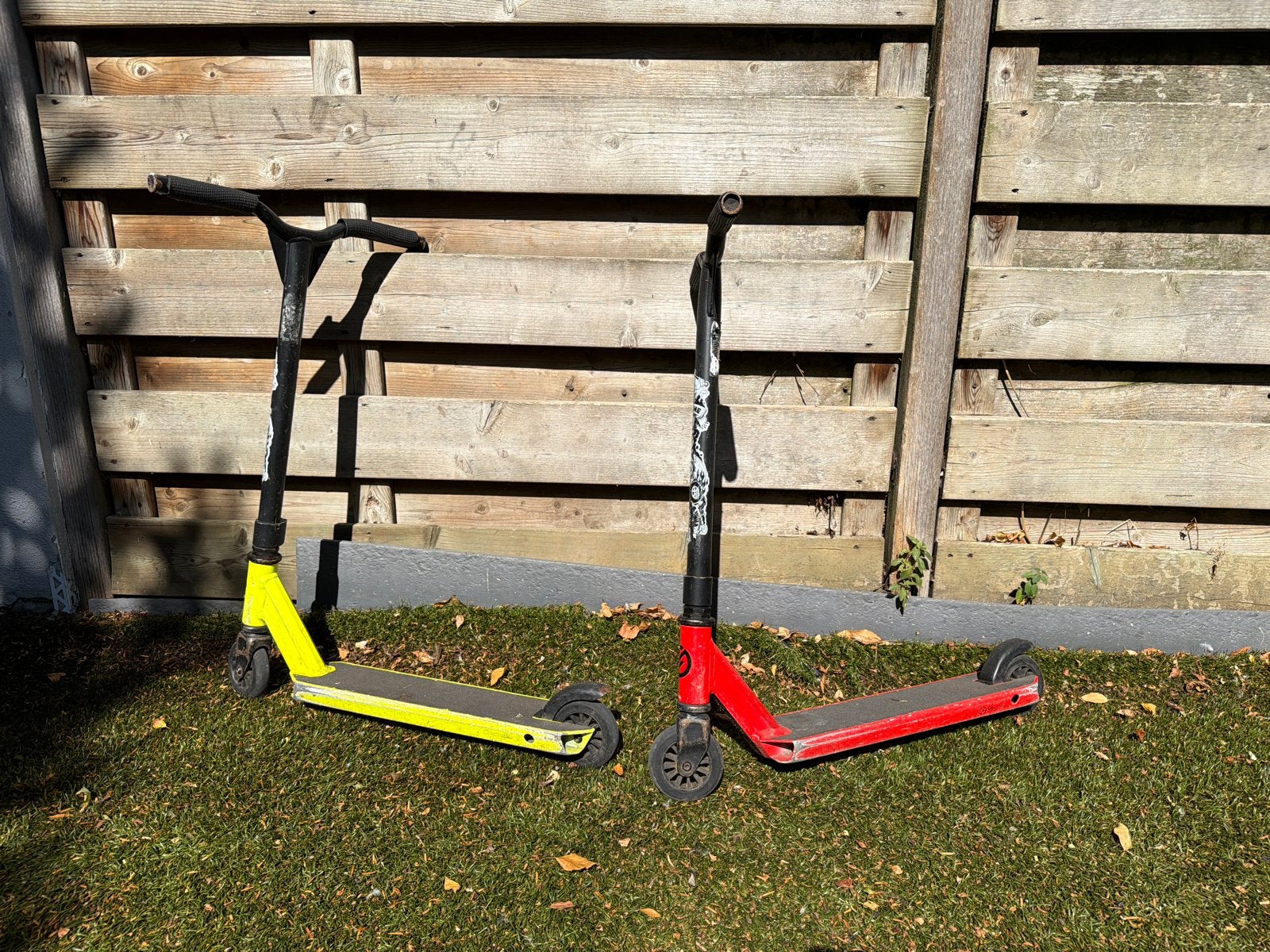 Stuntsteppen - Geel en Rood (2 stuks), Ophalen, Gebruikt, Gewone step