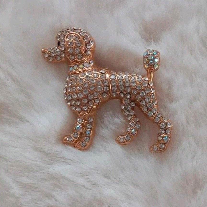Schattige Poedel Broche met Strass Steentjes, Overige materialen, 4 tot 7 cm, Nieuw, Ophalen of Verzenden