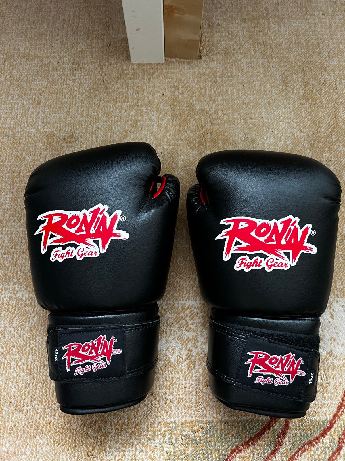 Ronin Fight Gear Bokshandschoenen Zwart/Rood 16oz, Ophalen, Nieuw, Overige, Vechtsportbescherming
