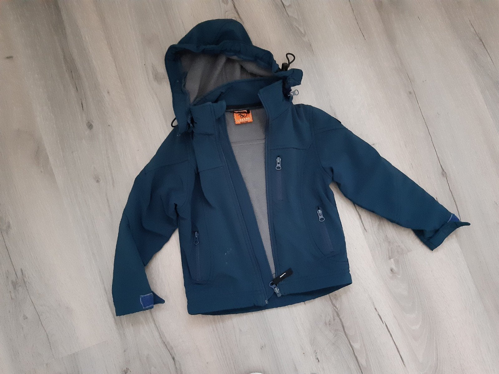 Stoftshell jas maat 104/110, Kinderen en Baby's, Gebruikt, Lizard, Jongen of Meisje, Ophalen of Verzenden