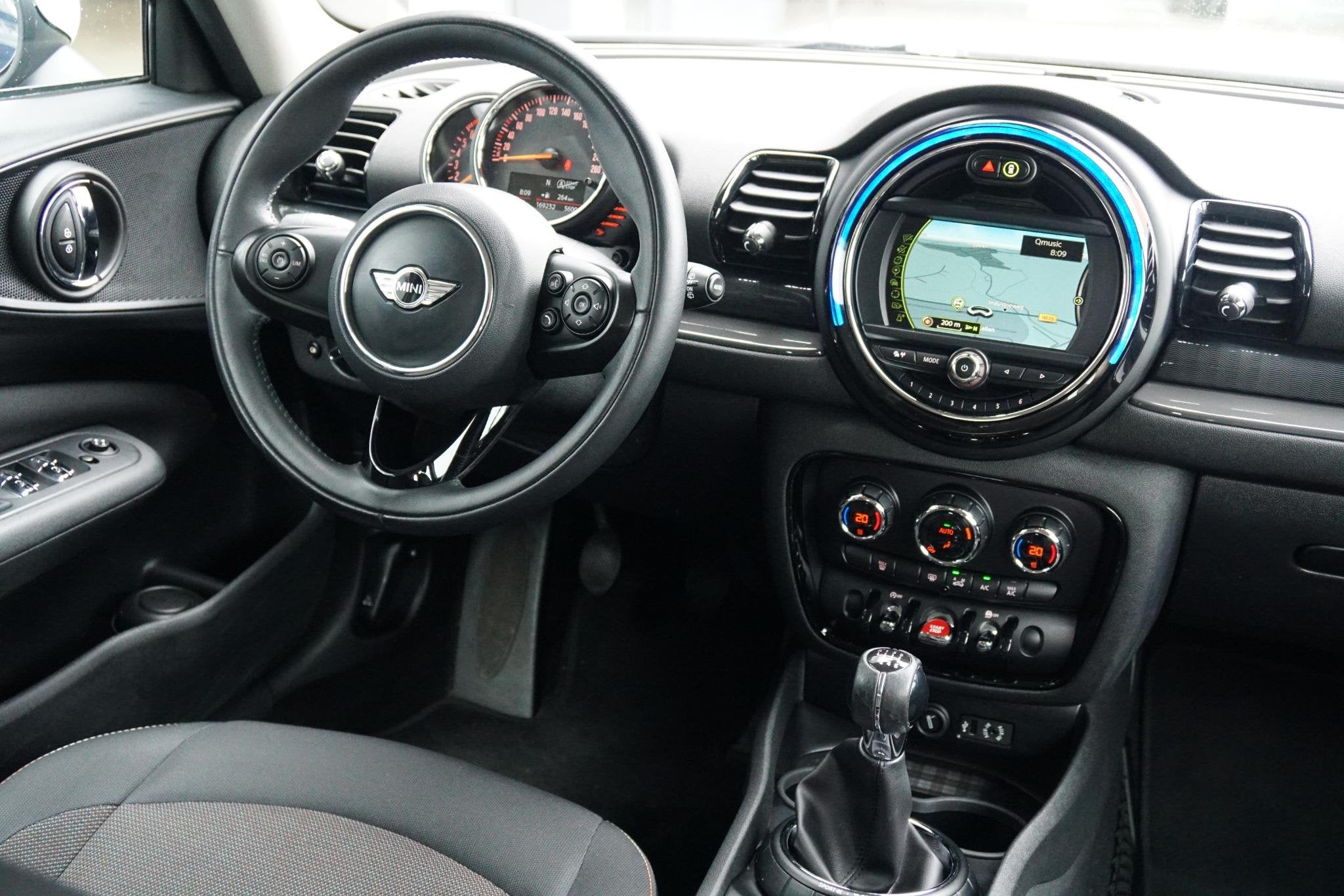 MINI Clubman 1.5 Cooper Chili Serious Business + LED / ADAPT, Auto's, Voorwielaandrijving, 136 pk, Gebruikt, Blauw