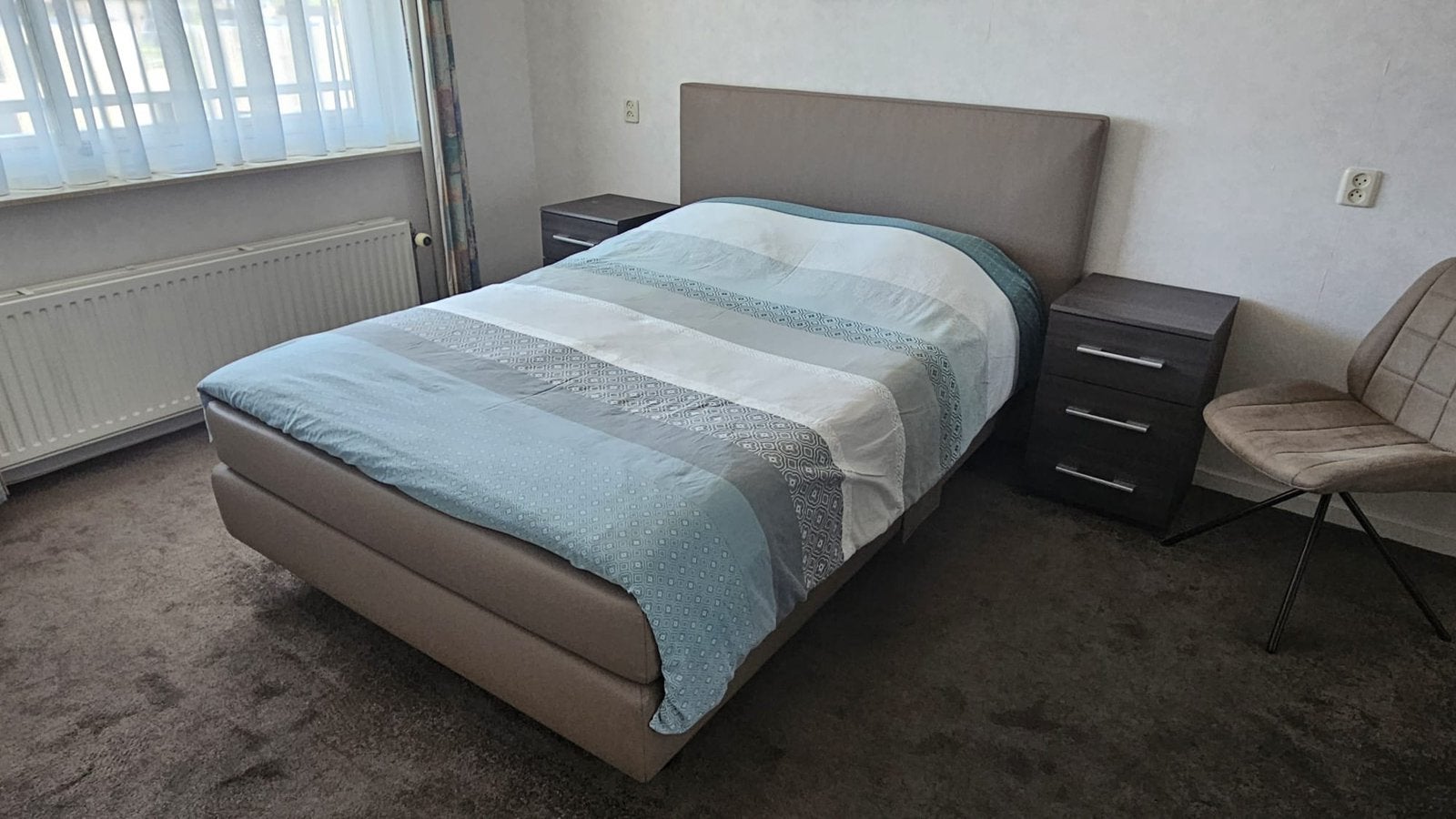 Mooi electrisch verstelbaar bed 160 x 200, Huis en Inrichting, Slaapkamer | Bedden, Ophalen, Verstelbaar, 90 cm, Eenpersoons