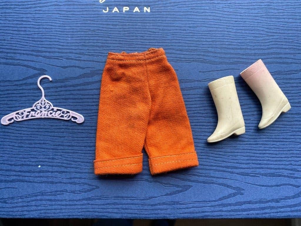 Vintage Barbie Francie Mod kleding, laarzen, hanger, Verzenden, Gebruikt, Fashion Doll