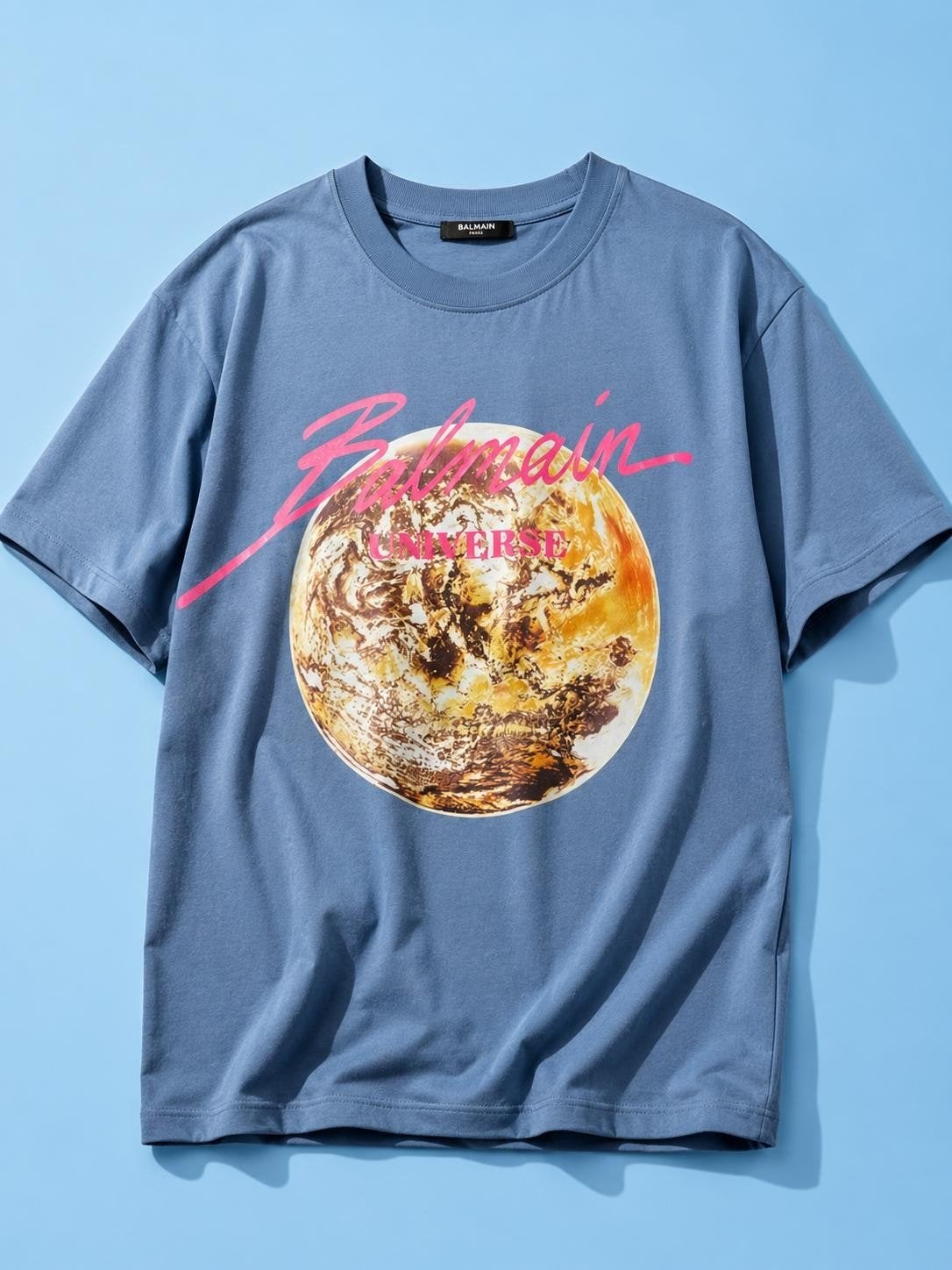 Balmain T-shirt met Aarde Print - Maat M, Balmain, Ophalen of Verzenden, Zo goed als nieuw, Maat 48/50 (M)