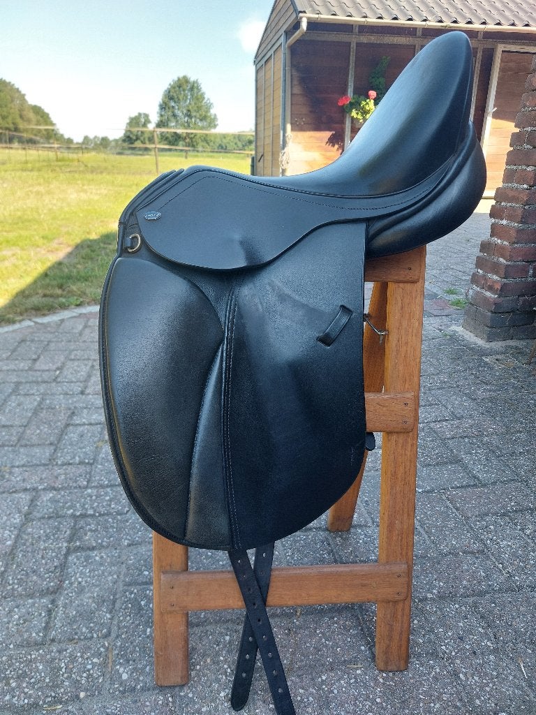 Dressuurzadel Euroriding Opal 17 inch, Dieren en Toebehoren, Paarden en Pony's | Zadels, Ophalen, Gebruikt, Extra wijd, Dressuur