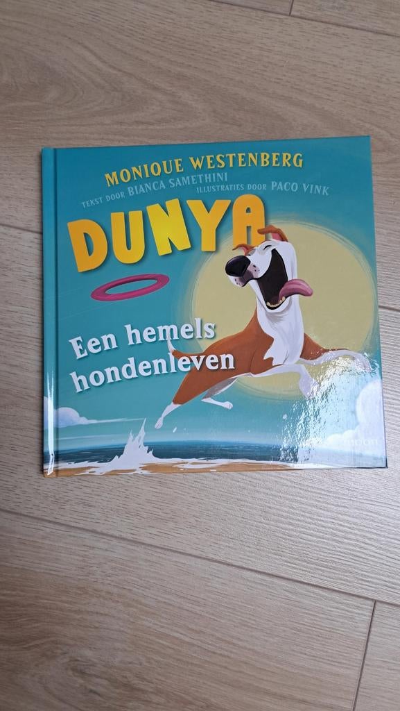 Dunya - Monique Westenberg, Ophalen of Verzenden, Zo goed als nieuw, Non-fictie