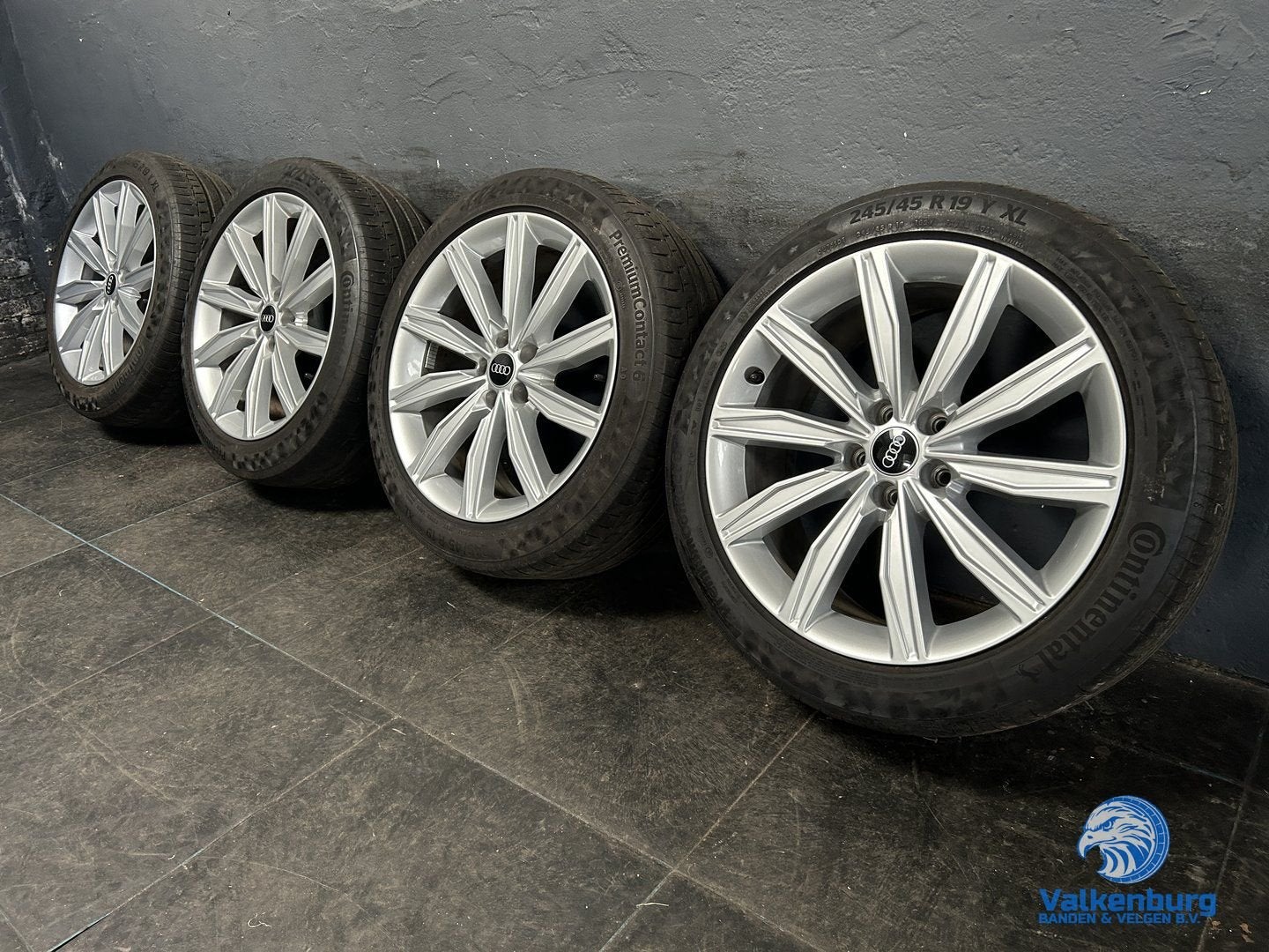 Originele Audi Q3 83A 19 inch velgen 5x112 zomerbanden 245/4