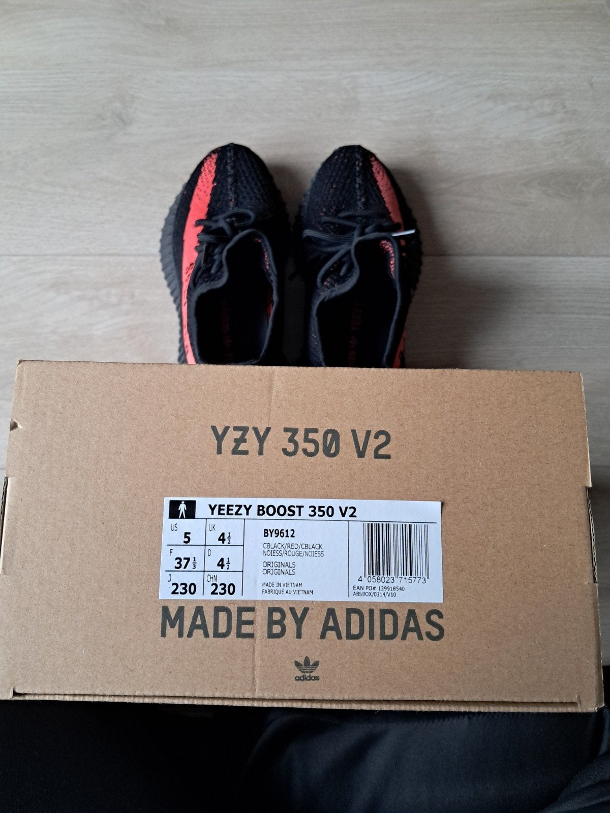 yeezy 350 v2, Kleding | Heren, Schoenen, Ophalen of Verzenden, Zo goed als nieuw, Zwart, Adidas