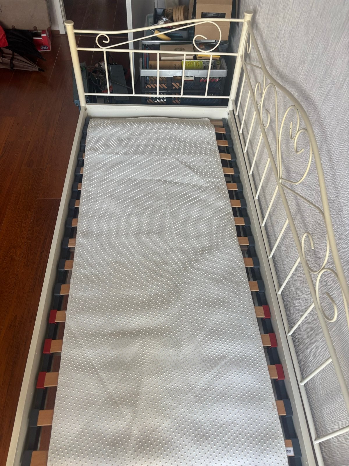 Eenpersoonsbed 200x90 cm met lattenbodem, Ophalen, Gebruikt, 90 cm, Eenpersoons