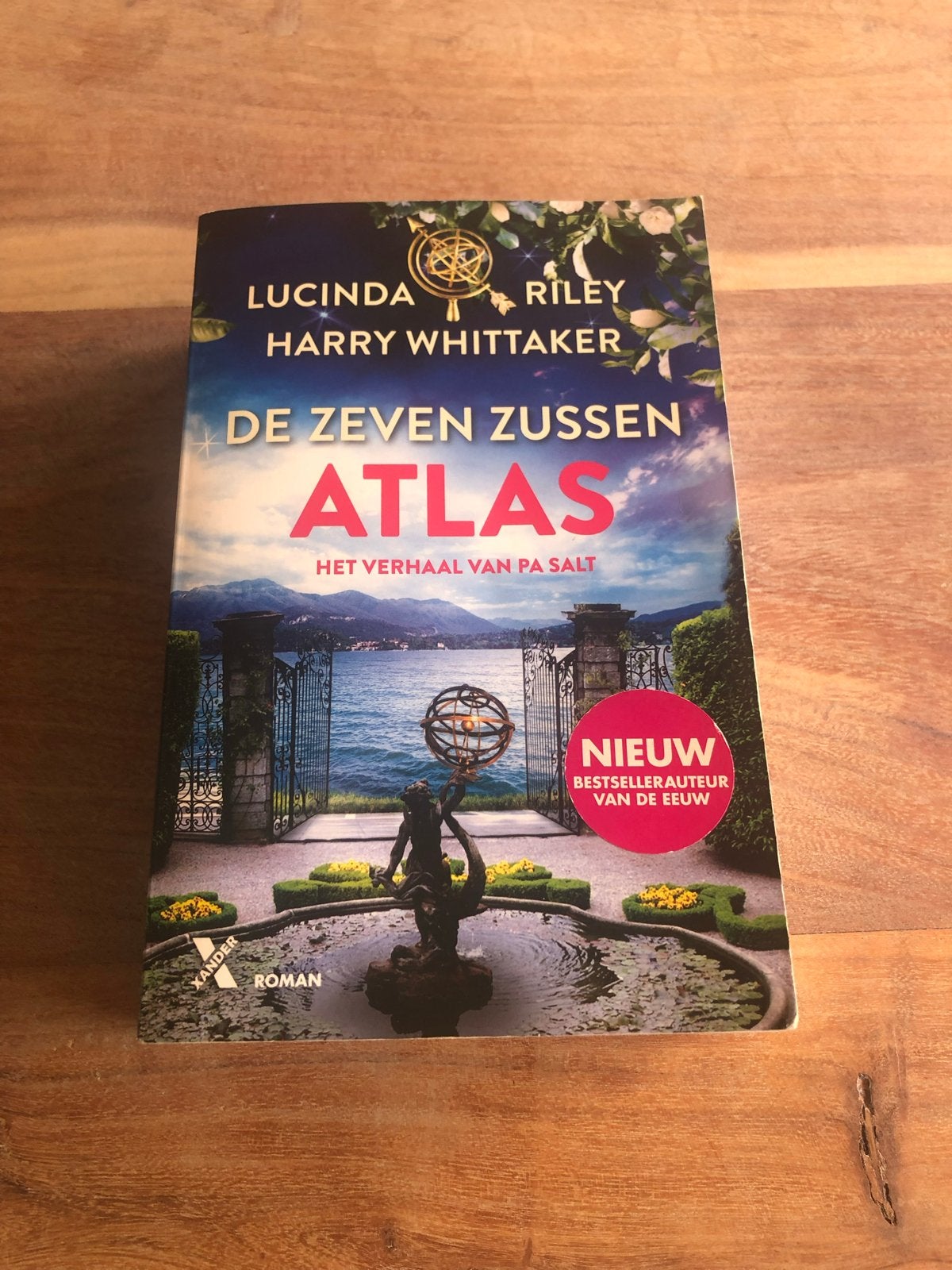 De Zeven Zussen Atlas - Lucinda Riley & Harry Whittaker, Boeken, Ophalen, Zo goed als nieuw, Nederland