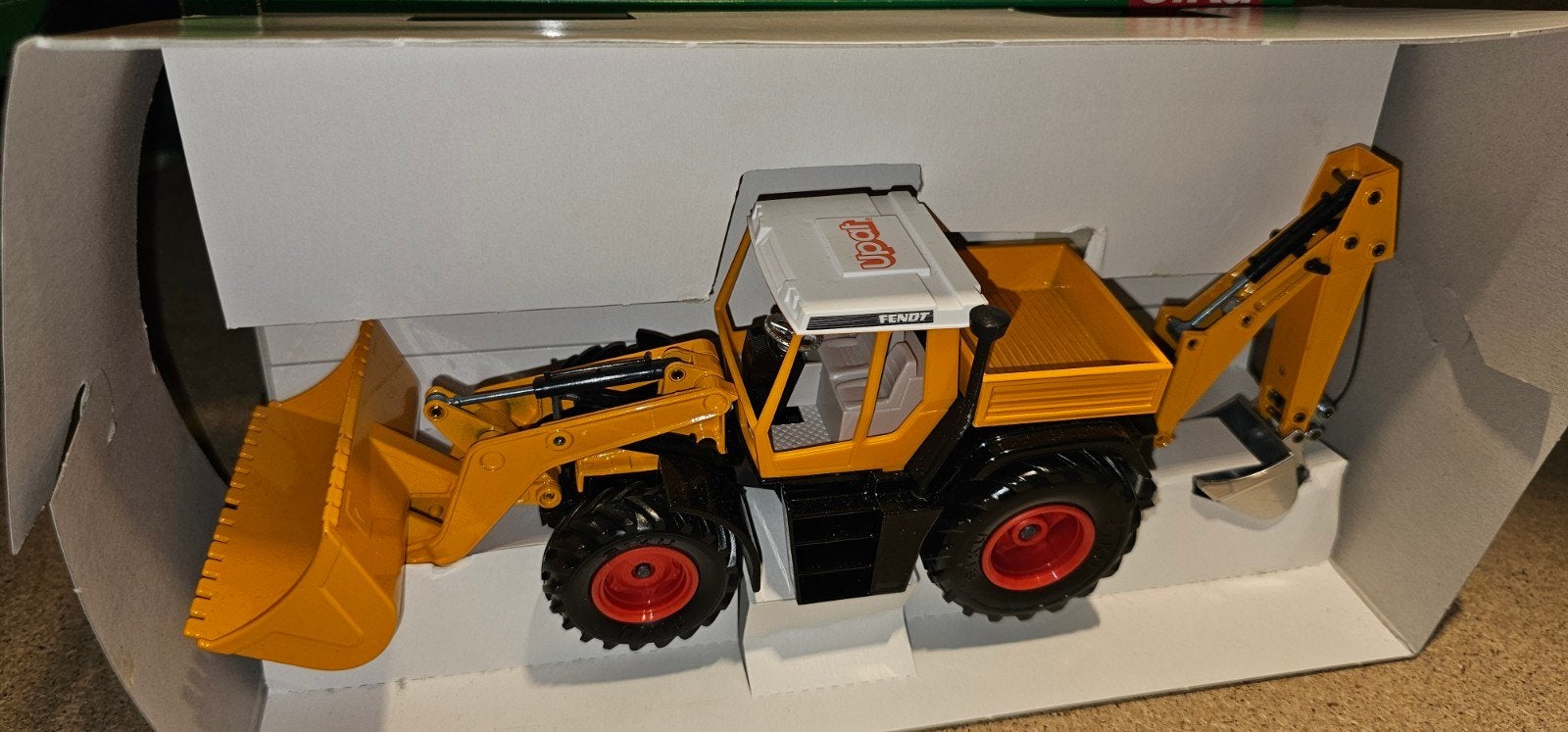UPAT Fendt Xylon voorlader en achter digger SIKU 3953  1:32, Ophalen of Verzenden, Tractor of Landbouw, SIKU