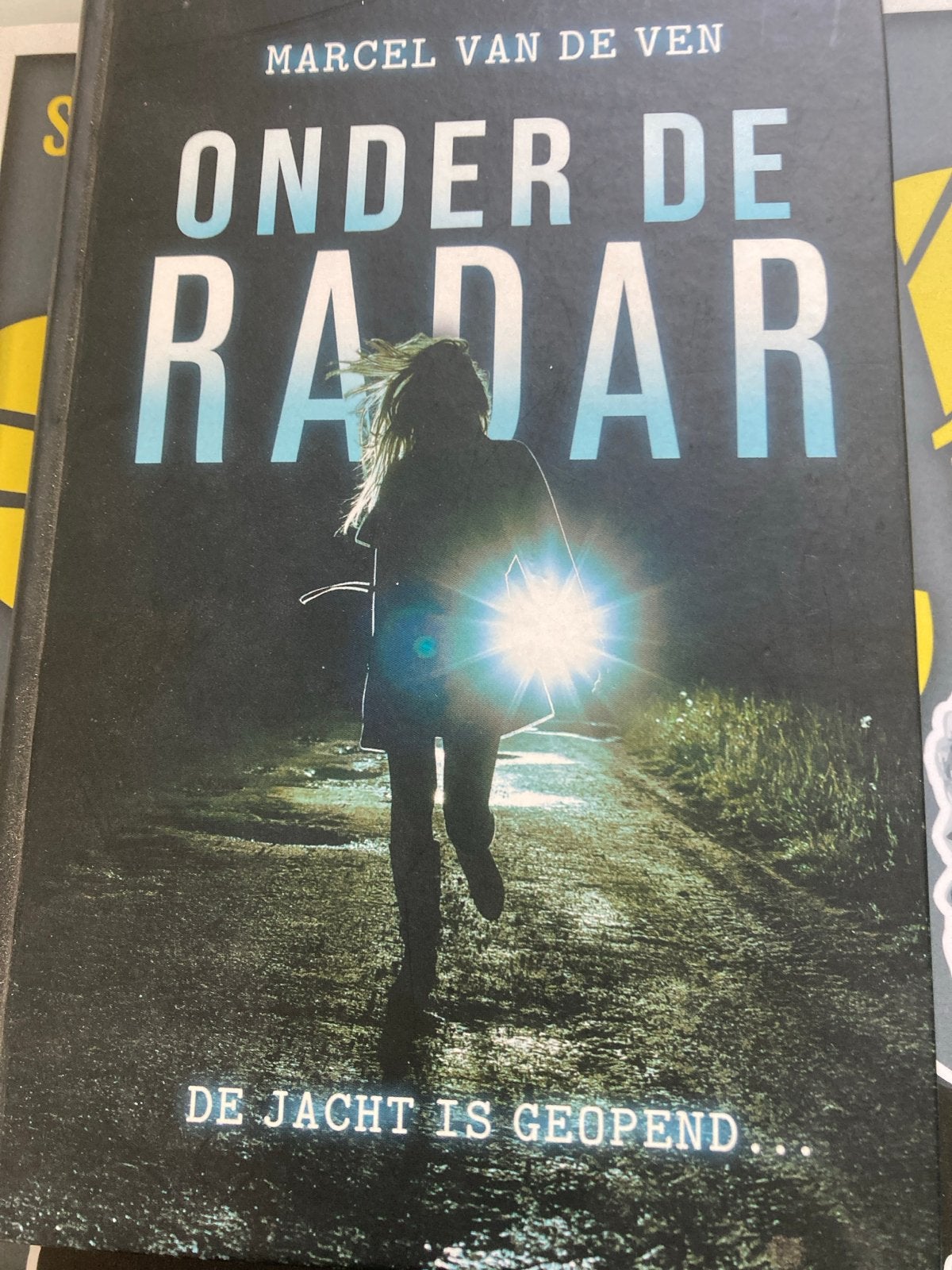 Onder de Radar - Marcel van de Ven (Thriller), Boeken, Thrillers, Gelezen, Nederland, Ophalen of Verzenden