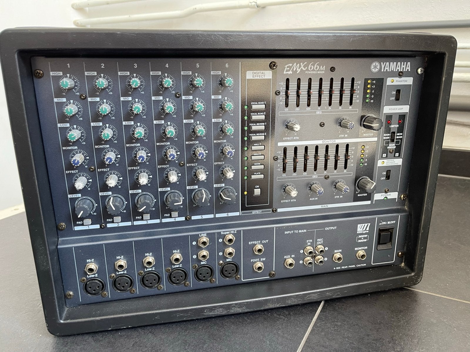 Yamaha EMX66M Powered Mixer - Perfect voor Live Geluid, Audio, Tv en Foto, Versterkers en Receivers, Ophalen, Gebruikt