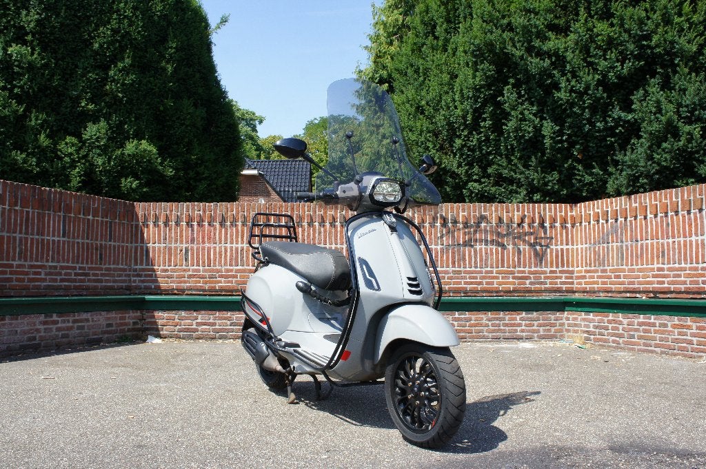Vespa sprint nardo grey (2020), 2e eigenaar, Fietsen en Brommers, Scooters | Vespa, Ophalen, Maximaal 45 km/u, Vespa S, Zo goed als nieuw