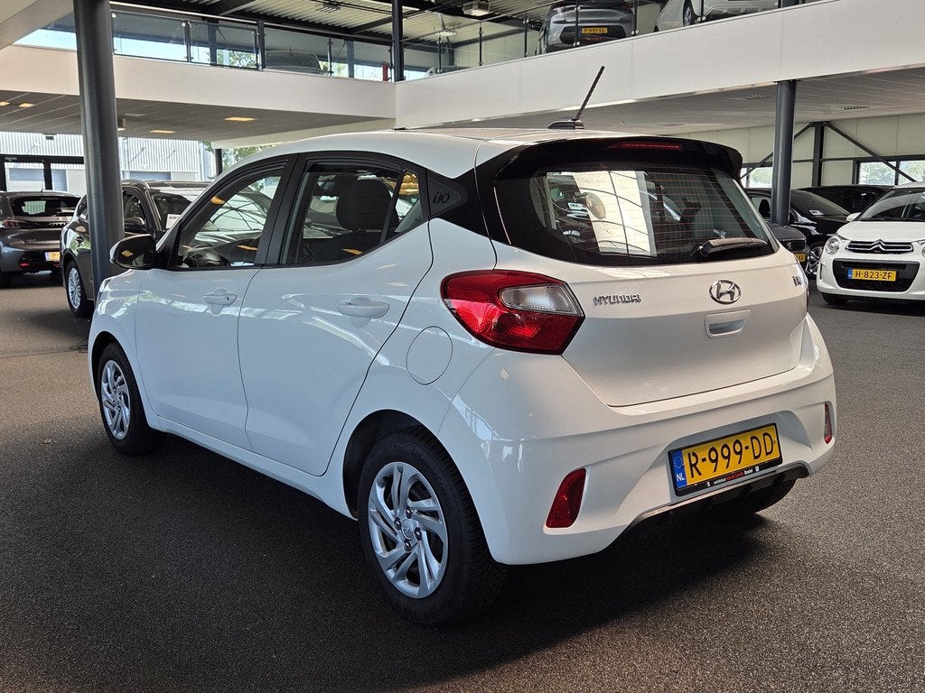 Hyundai i10 1.0 Comfort (bj 2022), Auto's, Hyundai, Gebruikt, 899 kg, 4 stoelen, Wit