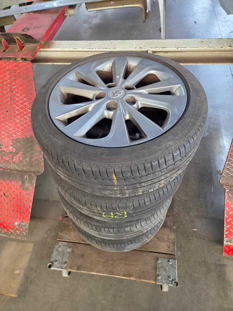 5x114.3 17 inch, Ophalen, Gebruikt