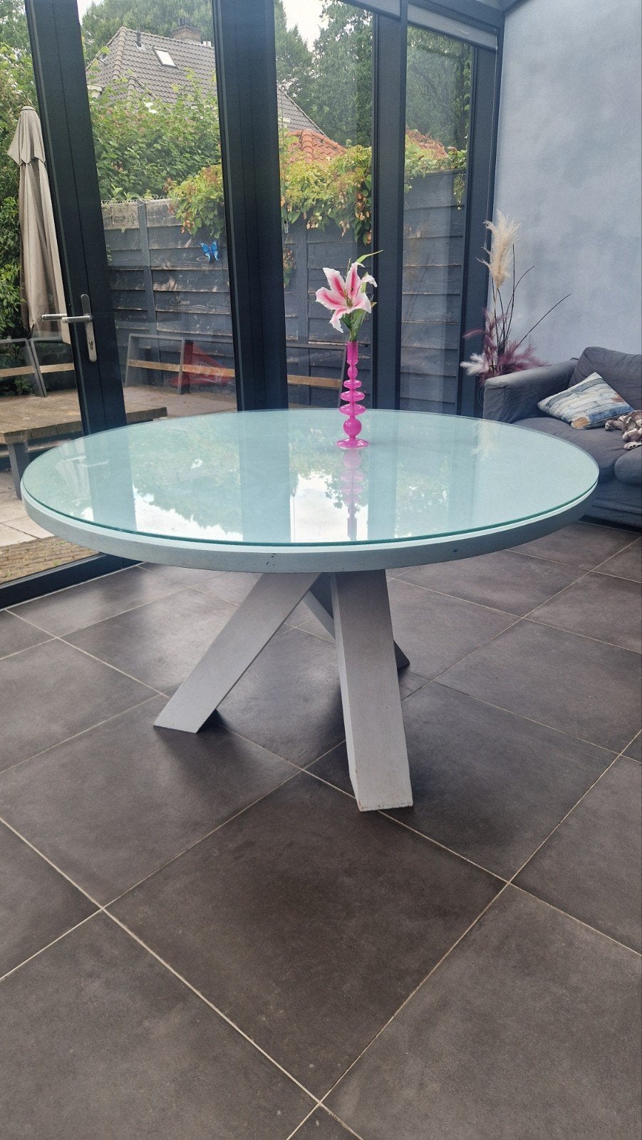 GRATIS Ronde eettafel met glazen blad en unieke poot, Ophalen, Gebruikt, 50 tot 100 cm, 100 tot 150 cm