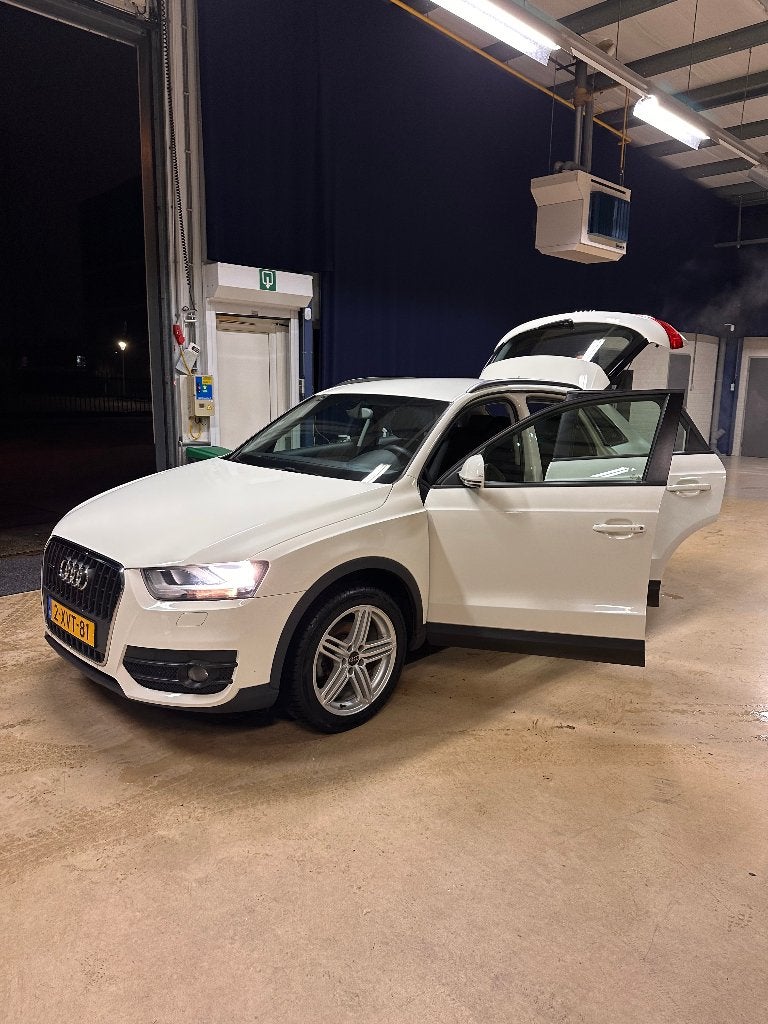 Audi Q3 2.0 TFSI Quattro S tronic 170 PK, Euro 5, Stof, Zwart, 4 cilinders