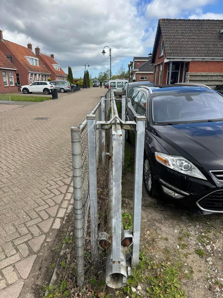 Hekken en schuifhekken - 22m hek, 2x 8m schuifhek, Met poort, Gebruikt, Ophalen of Verzenden, Gaashekwerk