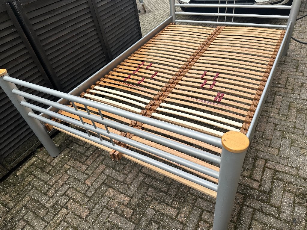 2 -persoonsbed 140x220 met 2 aparte lattenbodems van PROFLEX, Gebruikt, Tweepersoons, Metaal, 220 cm