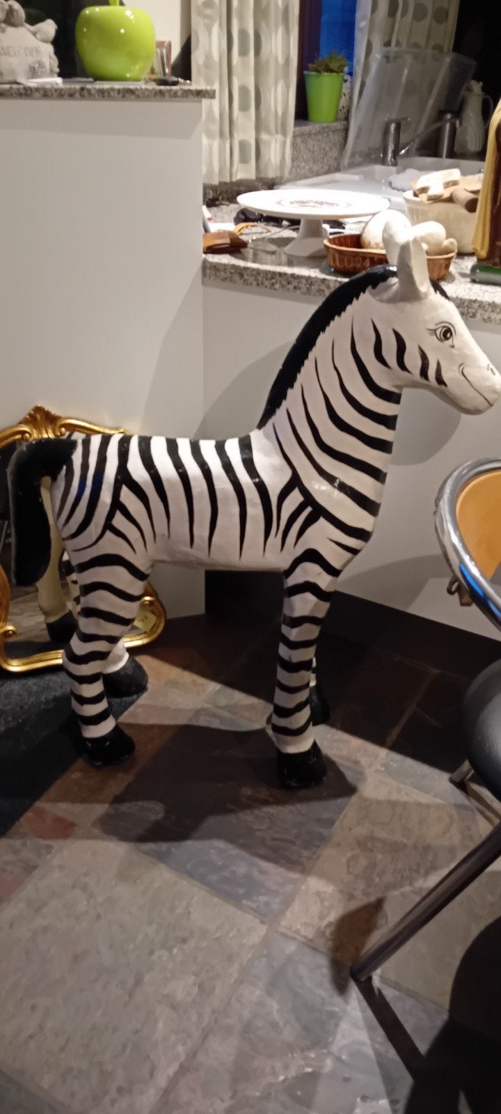 Oude zebra, papier maché, Ophalen