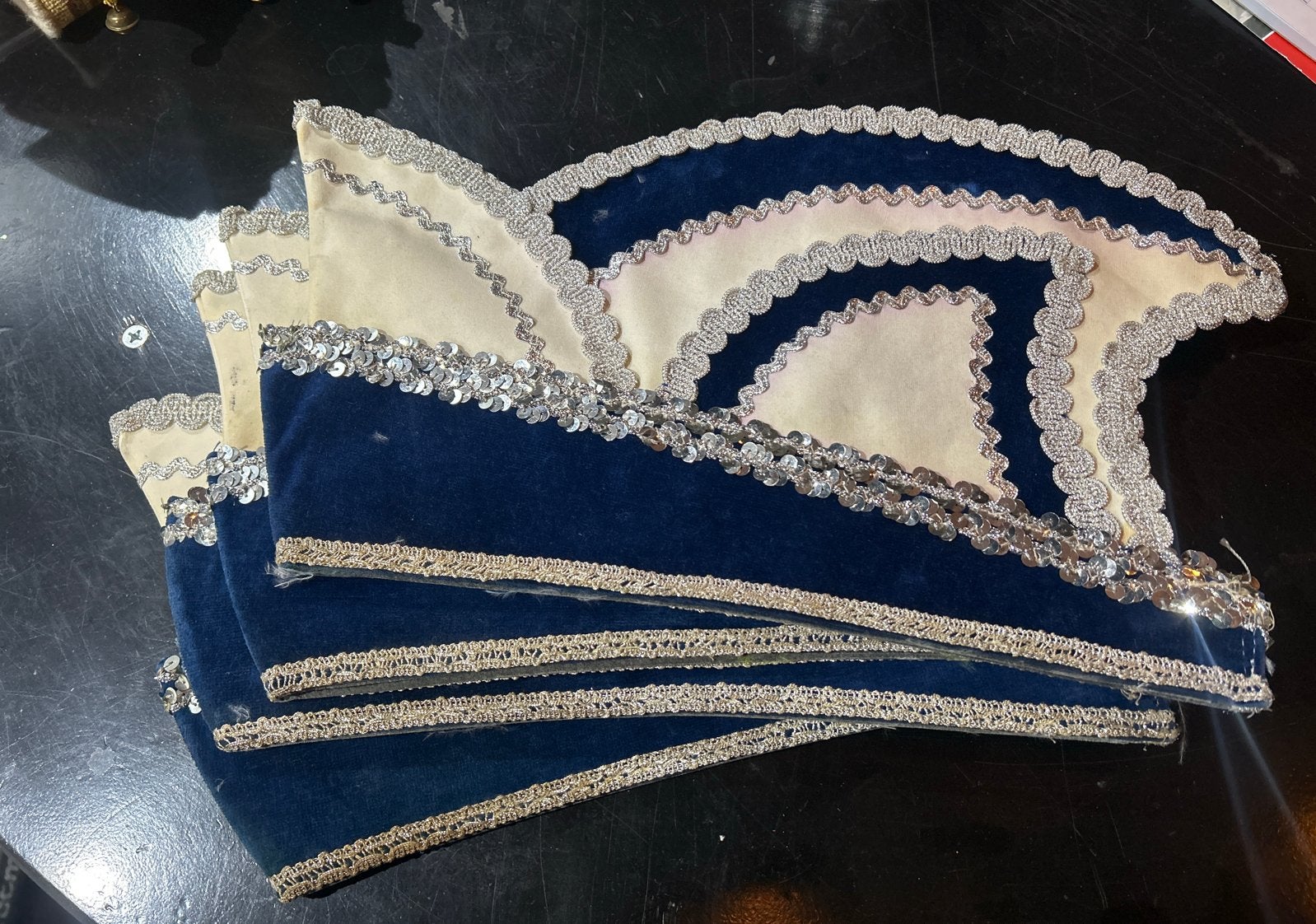 4 gebruikte steken voor carnaval, Ophalen, Gedragen, Carnaval, Accessoires