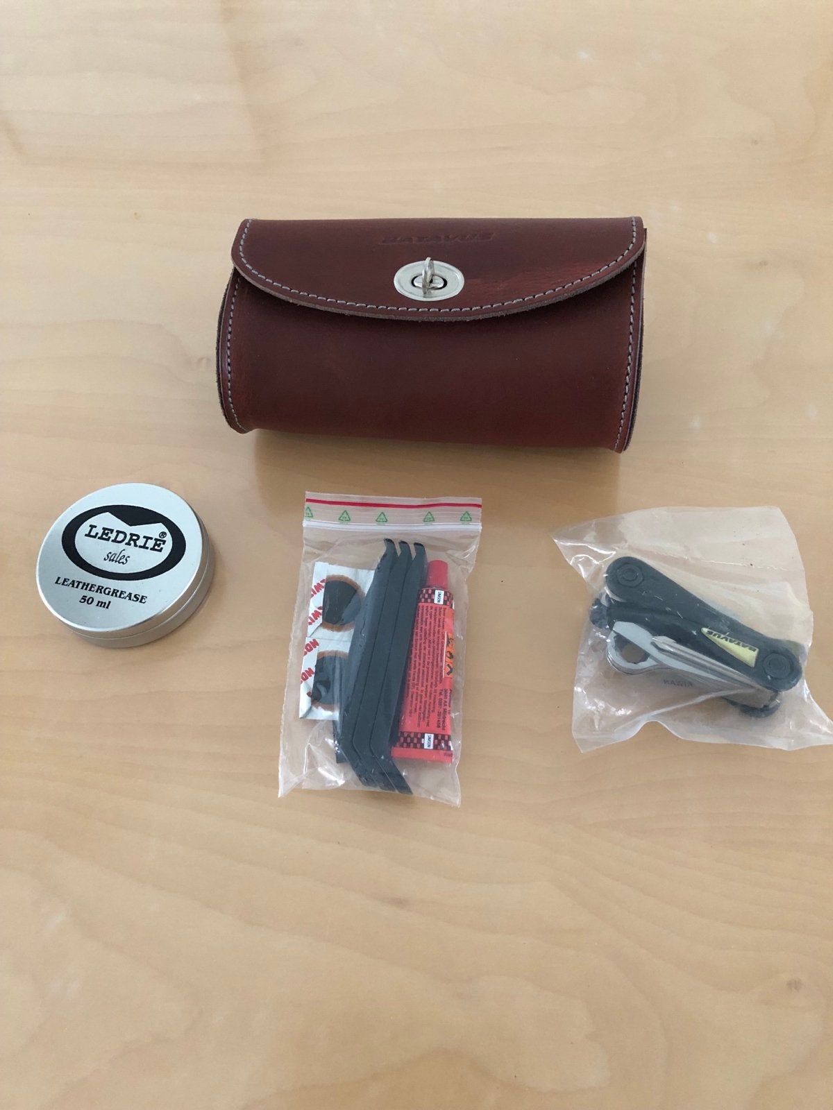 Batavus zadeltas met reparatieset en leervet, Verzenden, Nieuw