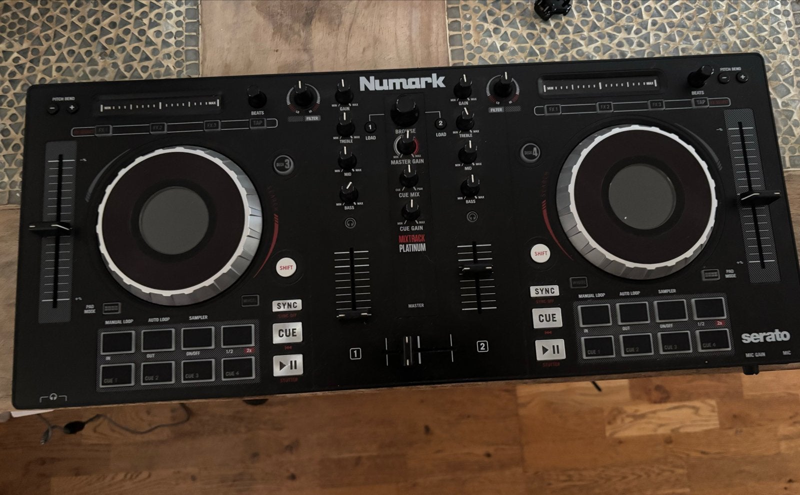 Numark Mixtrack Platinum DJ Controller - Zo goed als nieuw, Muziek en Instrumenten, Dj-sets en Draaitafels, Ophalen, Zo goed als nieuw