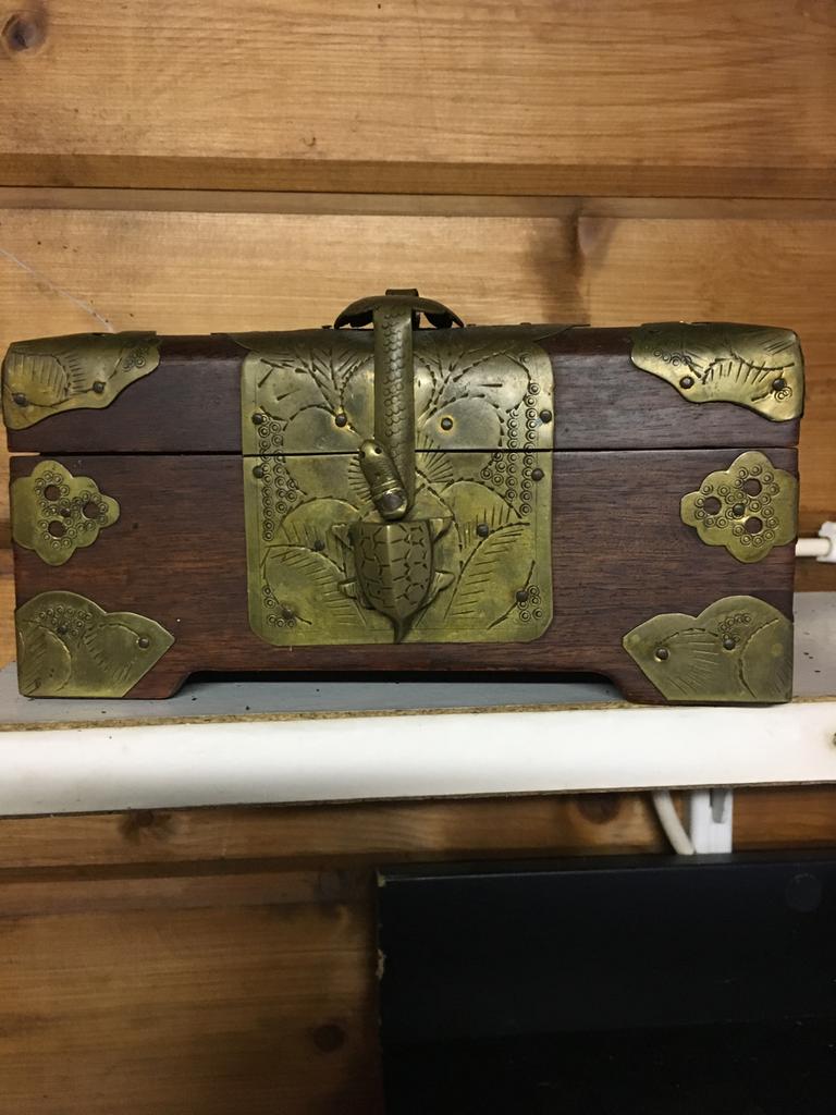 Houten kistje met koperen elementen, Antiek en Kunst, Antiek | Koper en Brons, Ophalen of Verzenden