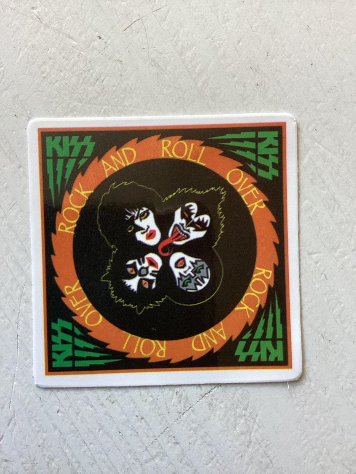 Sticker KISS, Verzamelen, Verzenden, Nieuw