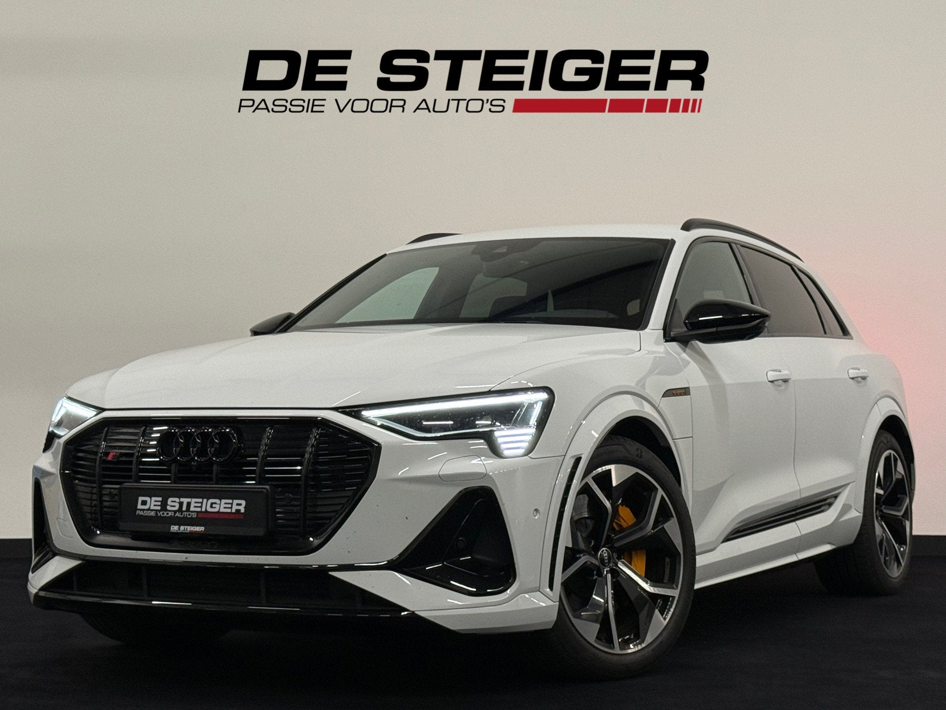 Audi E-tron S quattro 95 kWh B&O Memory Sfeer Luchtvering SO, Auto's, Automaat, Dealer onderhouden, Zwart, 95 kWh