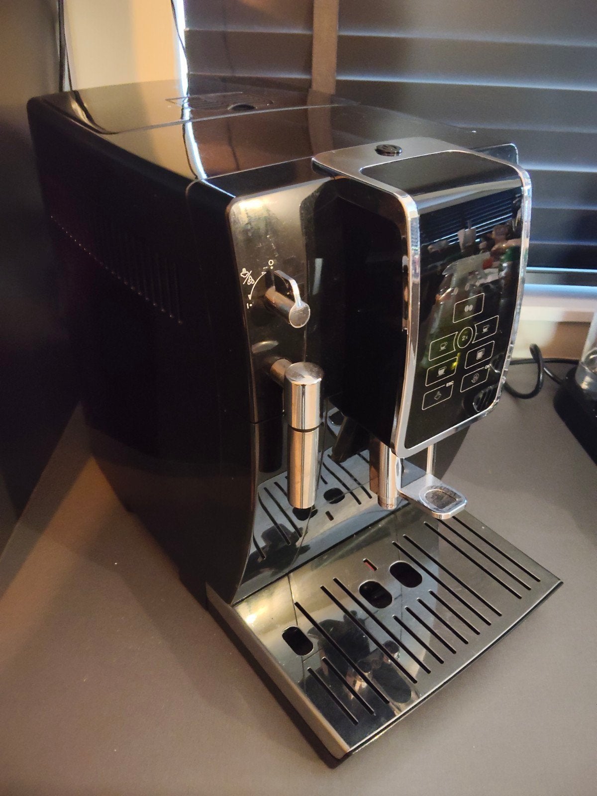 De'Longhi Dinamica  350.55.B Volautomatische Espressomach, Espresso apparaat, 10 kopjes of meer, Zo goed als nieuw, Afneembaar waterreservoir
