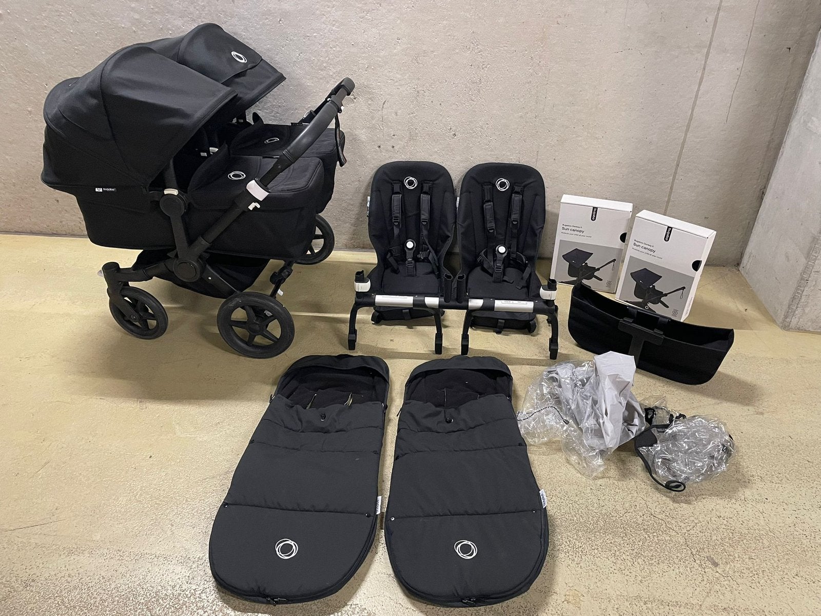 Bugaboo donkey 2-6 Twin all black, Support@bugaboo.com, Bugaboo, Ophalen of Verzenden, Zo goed als nieuw