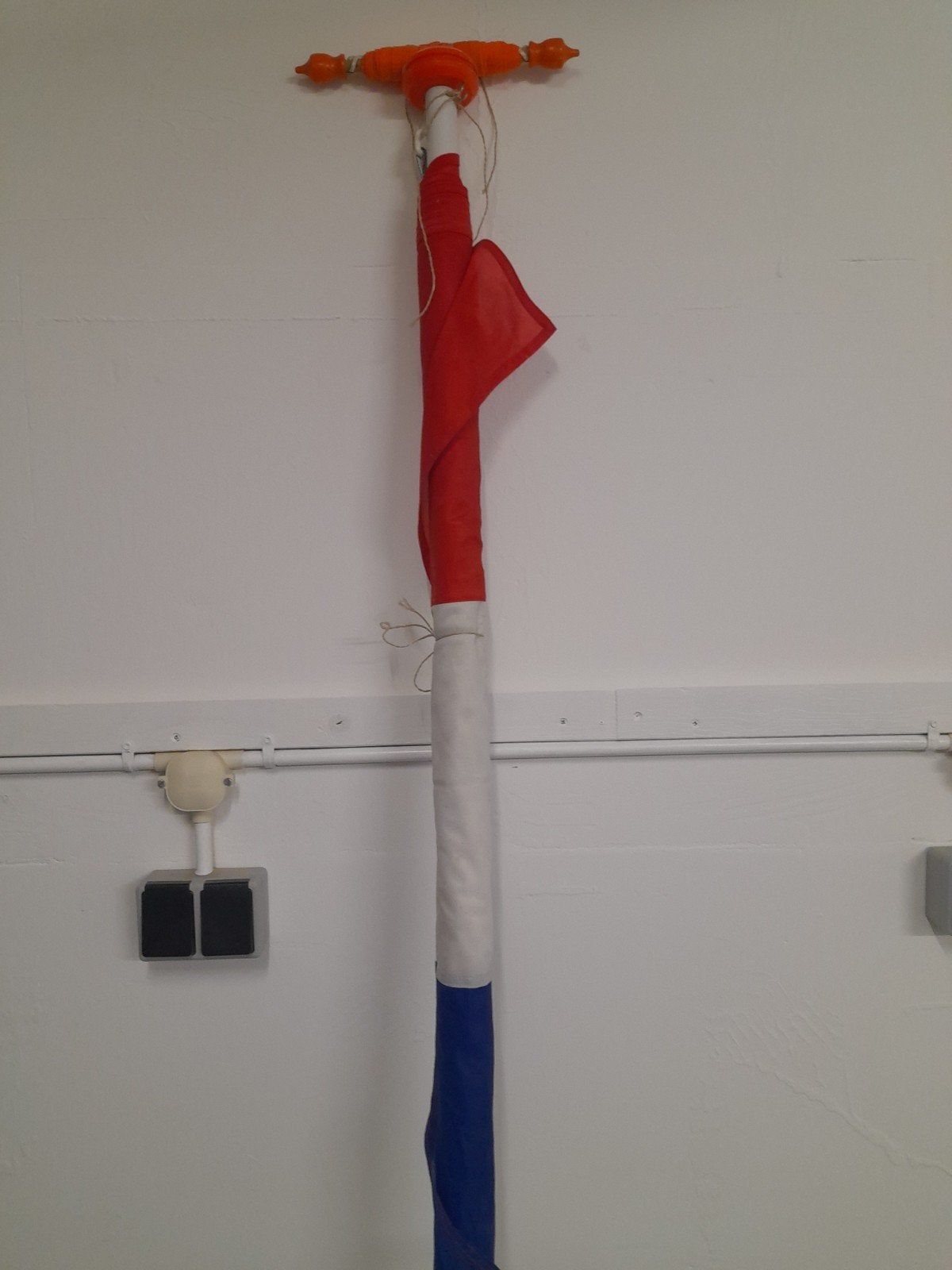 Nederlandse vlag ,stok en wimpel, Ophalen