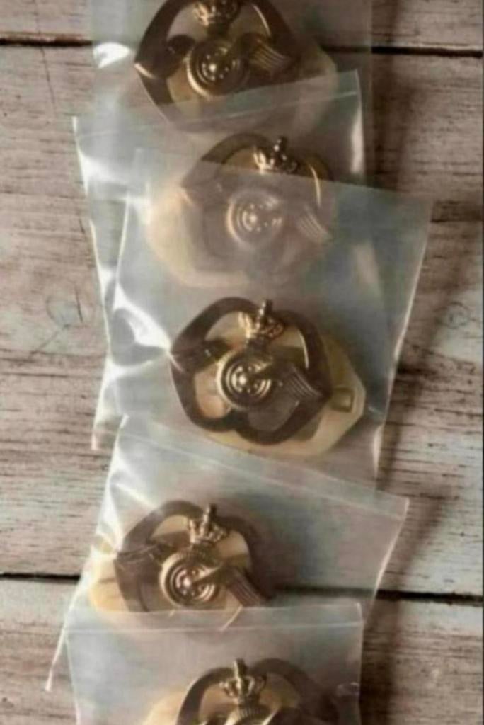 Landmacht Baretemblemen AAT 5 Stuks, Verzamelen, Militaria | Algemeen, Verzenden, Landmacht, Nederland, Embleem of Badge