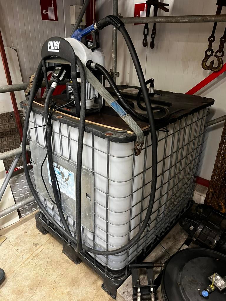 AdBlue (nog ongeveer 100L) IBC met elektrische pomp, Auto-onderdelen, Ophalen, Nieuw, Overige merken