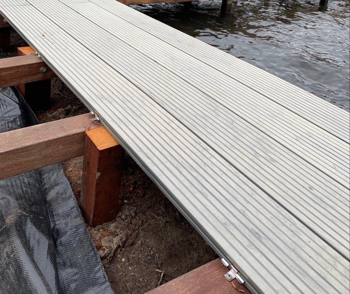 24x nieuw massieve composiet vlonderplanken (96m1) oud grijs, Ophalen, Nieuw, Composiet