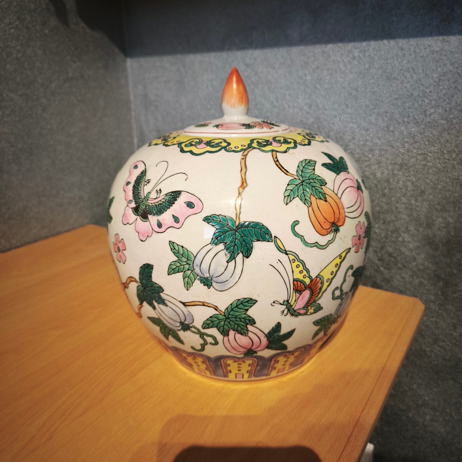 Chinese Gemberpot met Vlinders en Bloemen, Ophalen