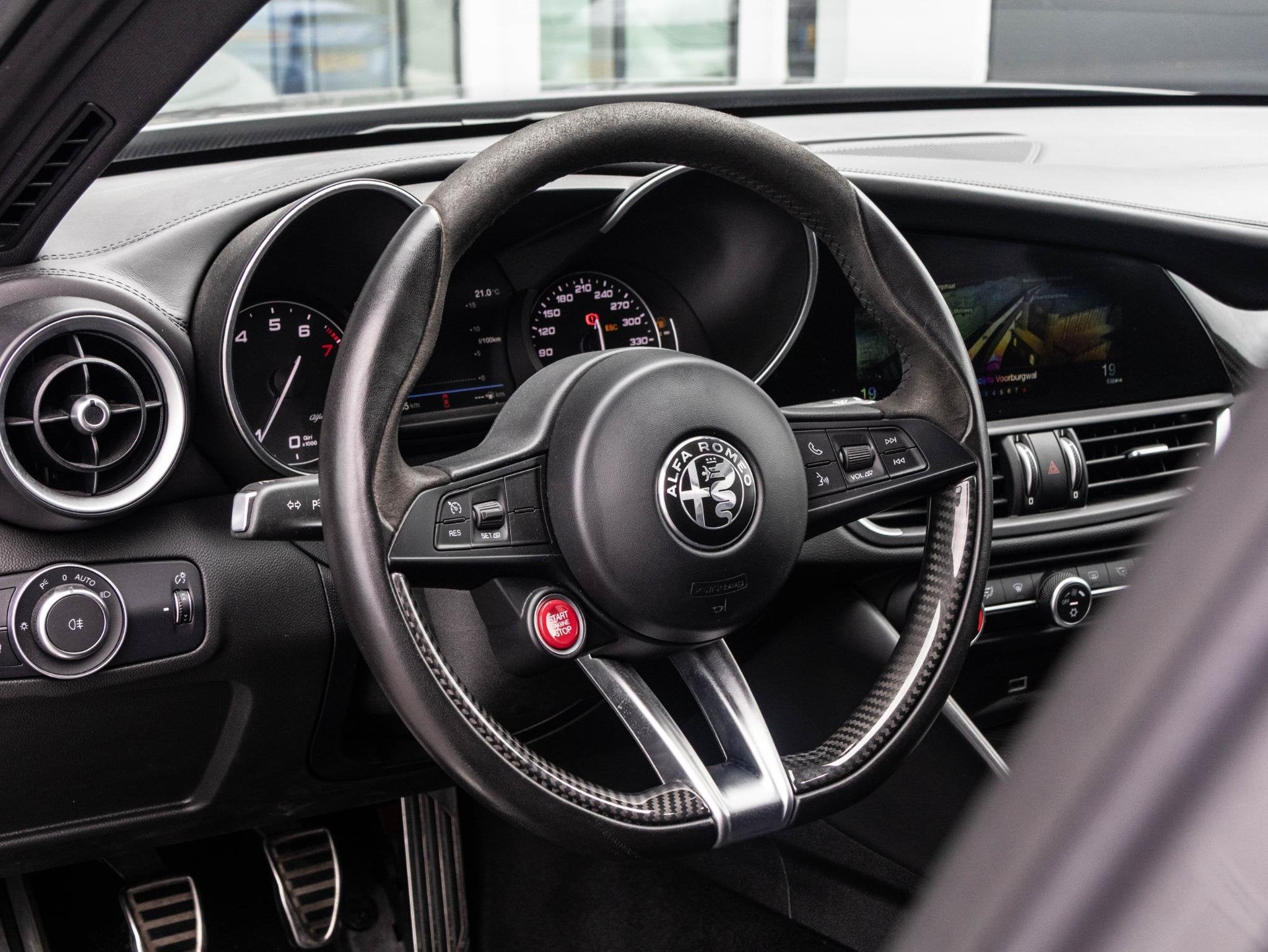 Alfa Romeo Giulia 2.9 V6 Quadrifoglio | Handgeschakeld | Per, Voorwielaandrijving, Gebruikt, 510 pk, 4 stoelen