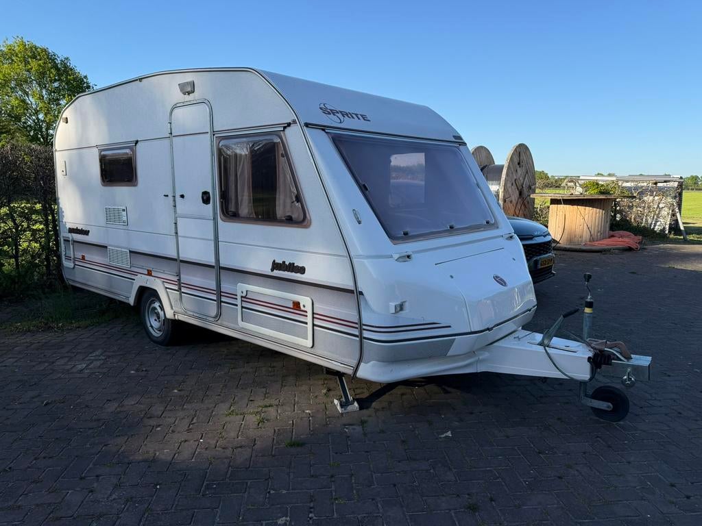 Sprite Musketeer Jubilee Tourcaravan - Compact en Compleet, Standaardzit, 750 - 1000 kg, Particulier, 4 tot 5 meter