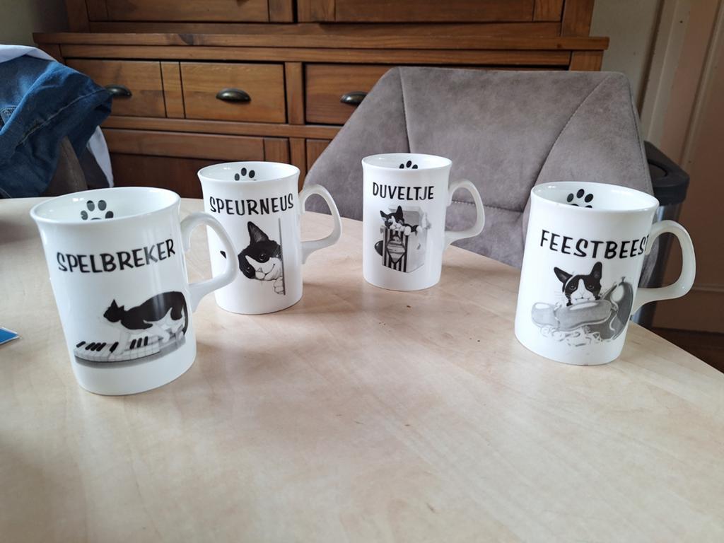 4 x leuke Felix mok Porselein Duchess, Huis en Inrichting, Keuken | Servies, Ophalen of Verzenden, Zo goed als nieuw, Overige stijlen
