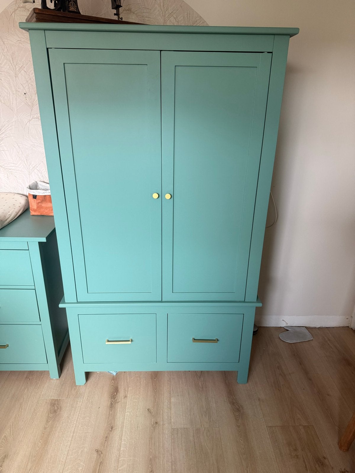 Hemnes Kledingkast Groen met Gouden Grepen, Huis en Inrichting, Ophalen, Gebruikt, 50 tot 100 cm, Met lade(s)