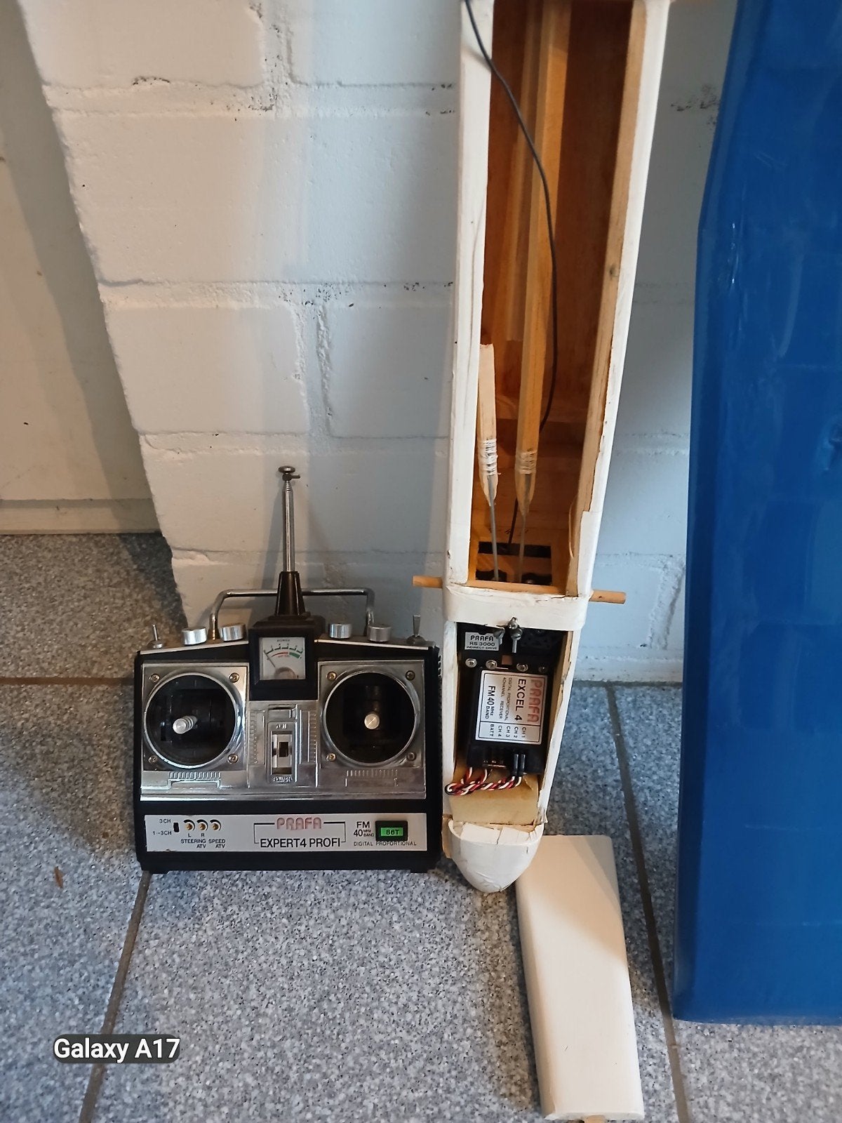 Zweefvlieger met zender ontvanger, Hobby en Vrije tijd, Modelbouw | Radiografisch | Vliegtuigen, Ophalen